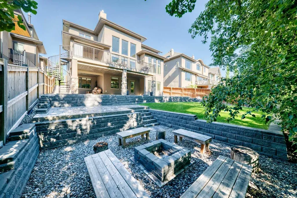30 Wexford Way SW Calgary AB T3H 0H1
