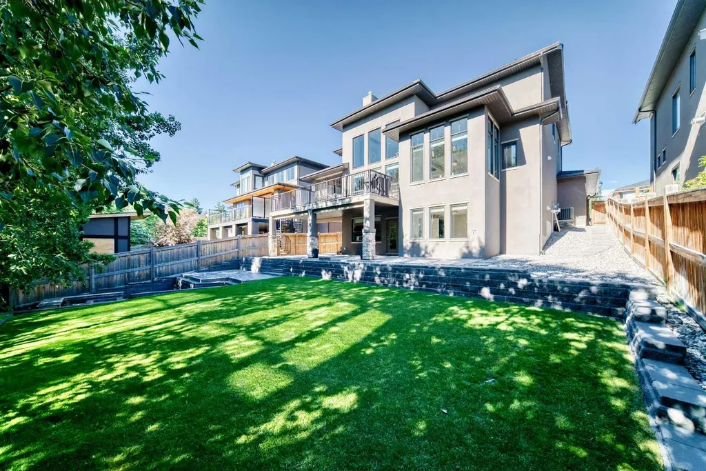 30 Wexford Way SW Calgary AB T3H 0H1