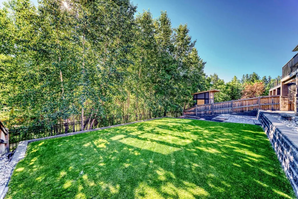 30 Wexford Way SW Calgary AB T3H 0H1