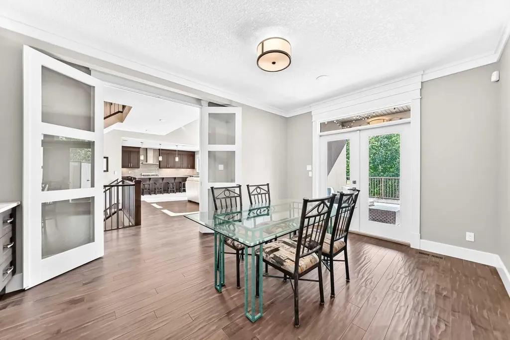 30 Wexford Way SW Calgary AB T3H 0H1