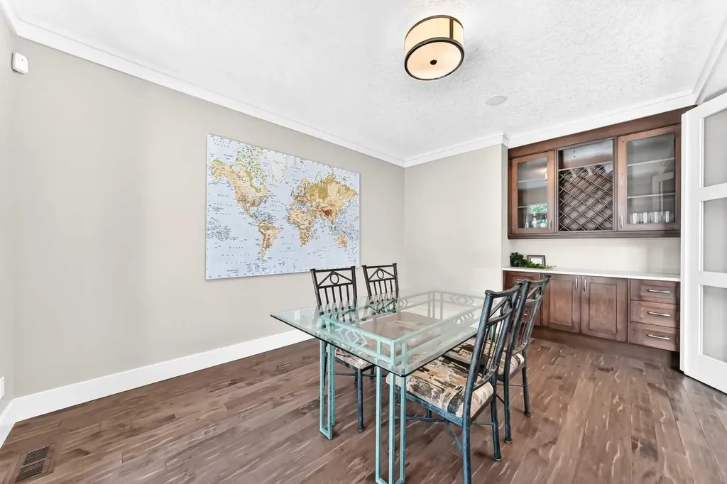 30 Wexford Way SW Calgary AB T3H 0H1