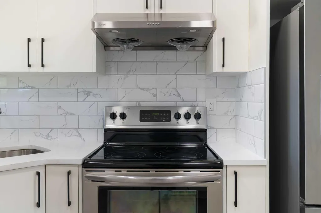 3504 33 Street SE Calgary AB t2b2c2
