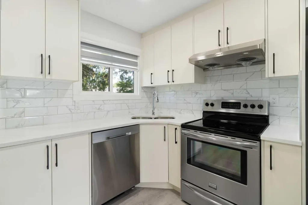 3504 33 Street SE Calgary AB t2b2c2