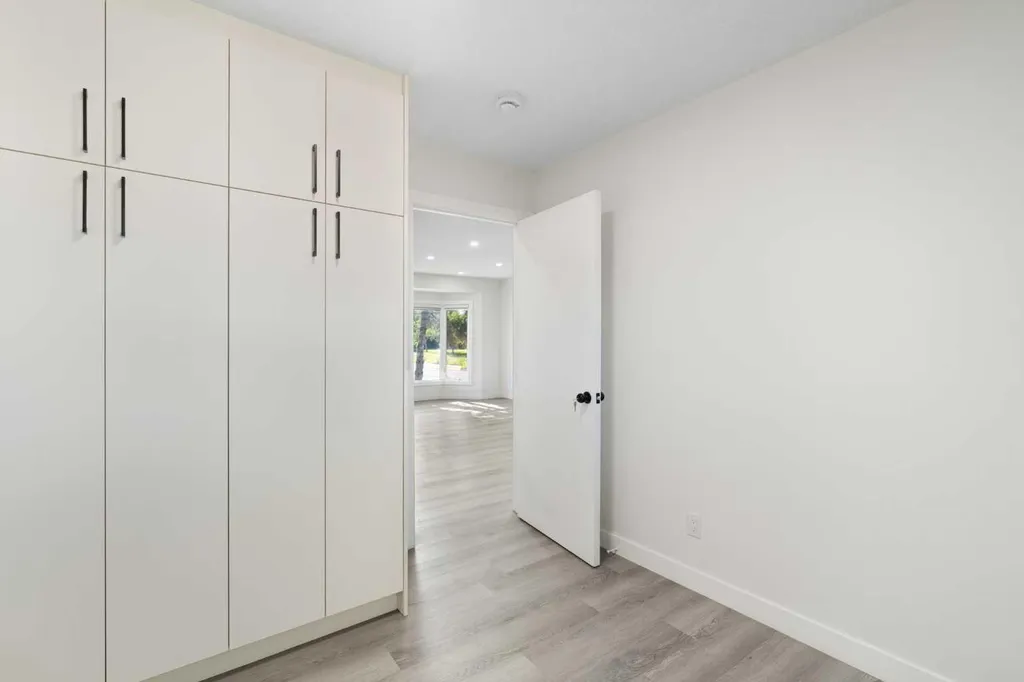 3504 33 Street SE Calgary AB t2b2c2