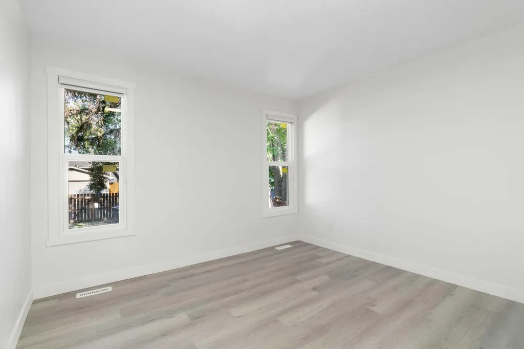3504 33 Street SE Calgary AB t2b2c2