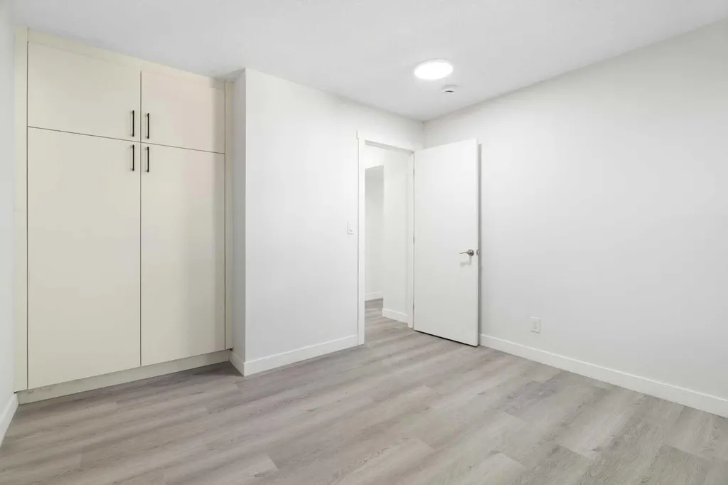 3504 33 Street SE Calgary AB t2b2c2