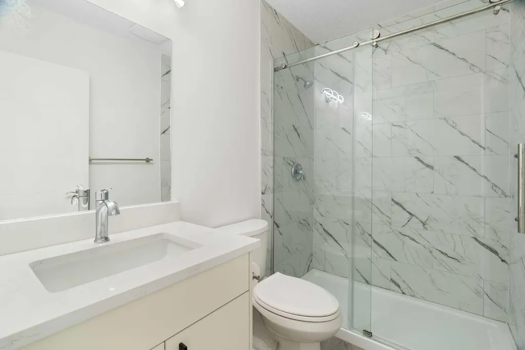 3504 33 Street SE Calgary AB t2b2c2