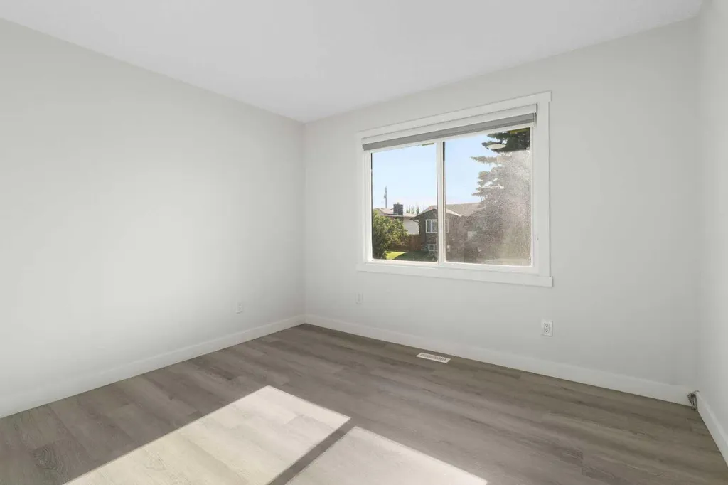 3504 33 Street SE Calgary AB t2b2c2