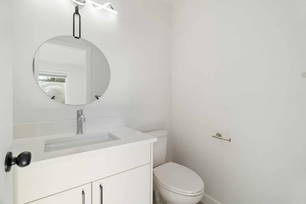 3504 33 Street SE Calgary AB t2b2c2