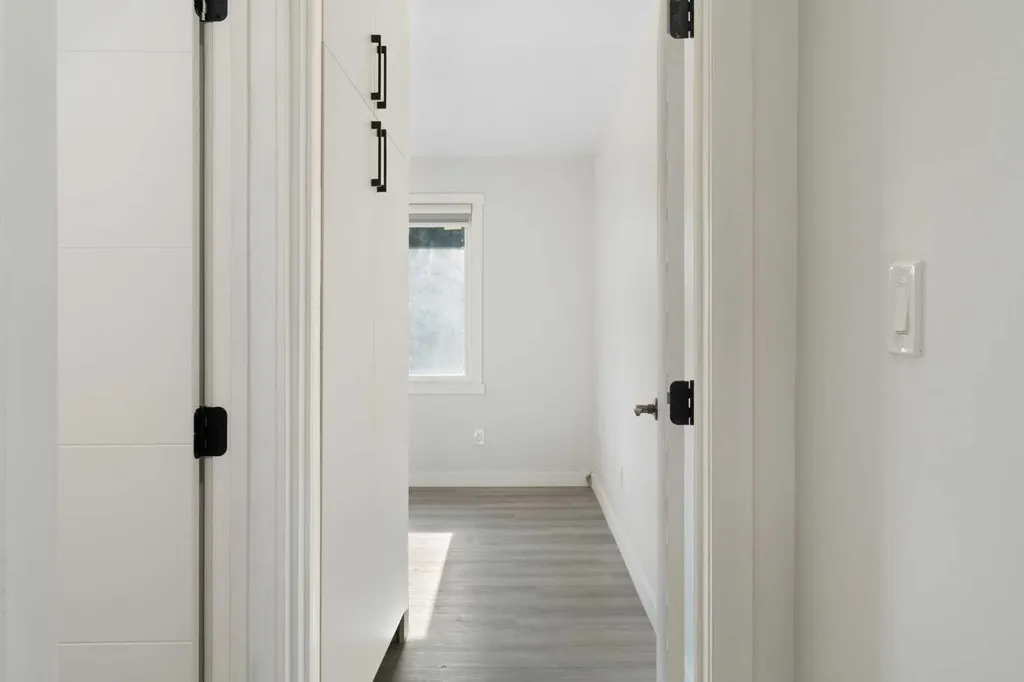 3504 33 Street SE Calgary AB t2b2c2