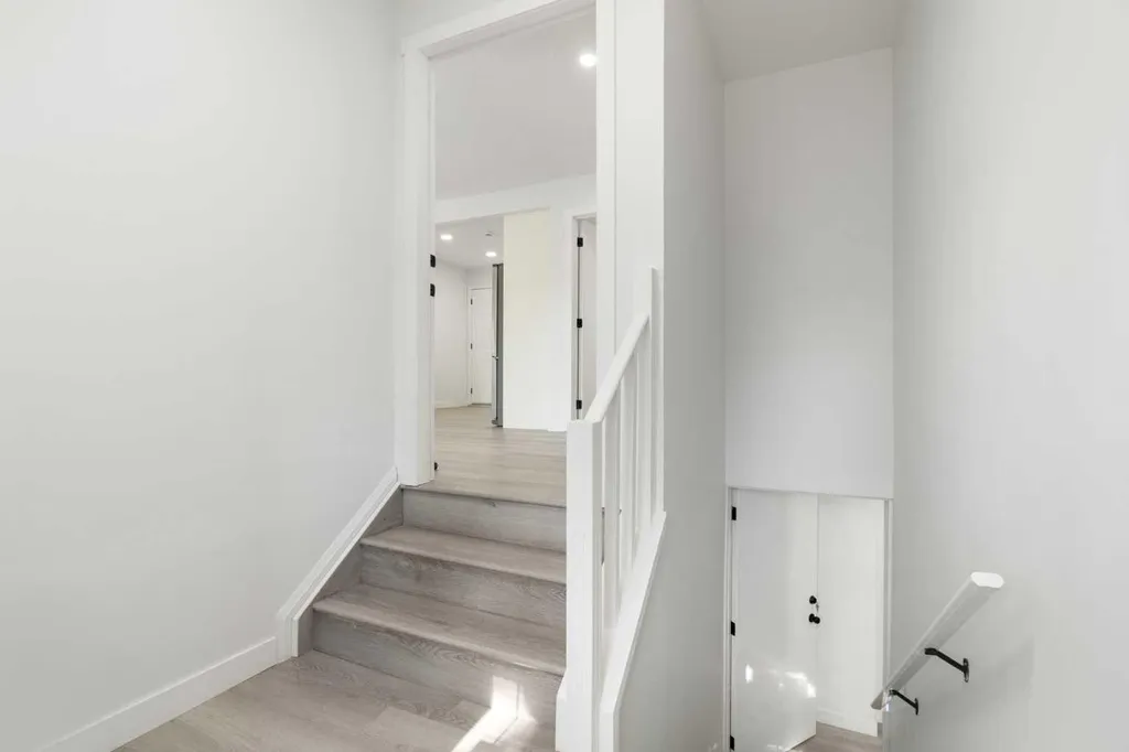 3504 33 Street SE Calgary AB t2b2c2