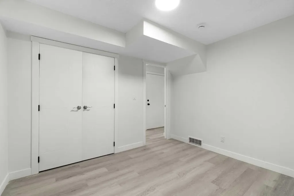 3504 33 Street SE Calgary AB t2b2c2