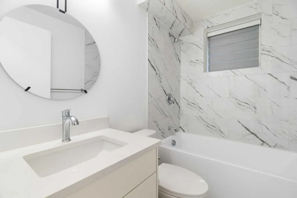 3504 33 Street SE Calgary AB t2b2c2