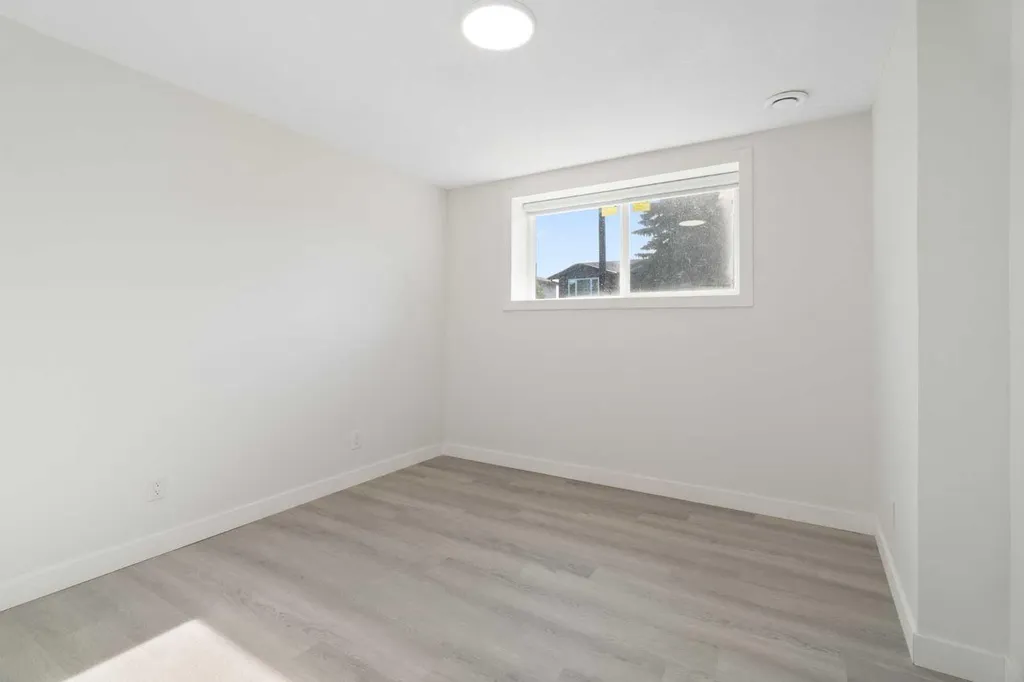 3504 33 Street SE Calgary AB t2b2c2