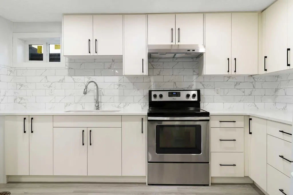 3504 33 Street SE Calgary AB t2b2c2