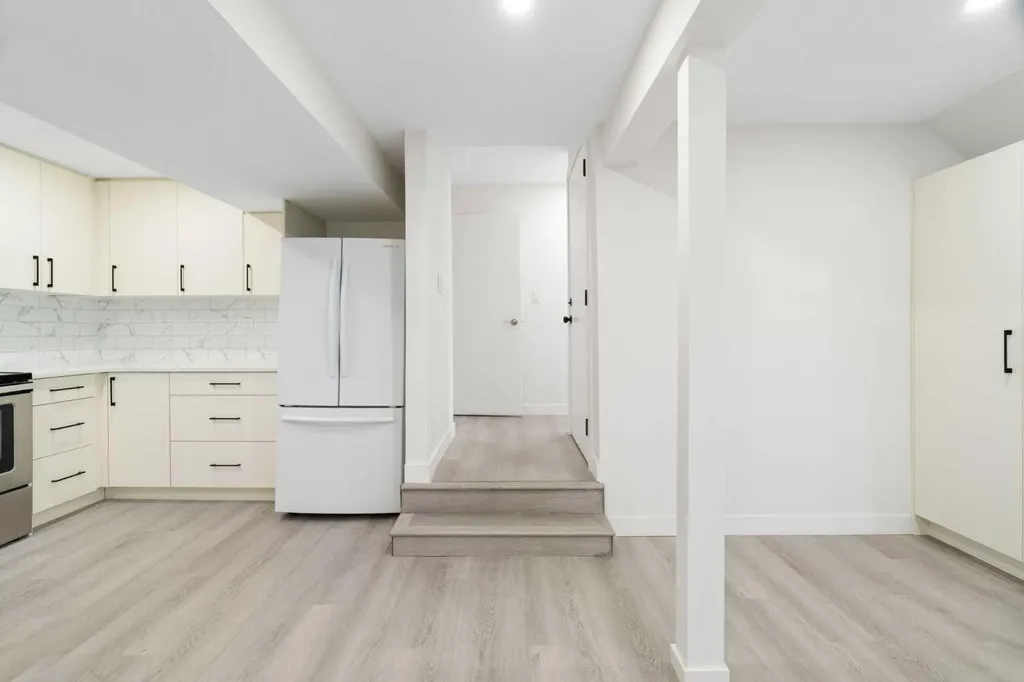 3504 33 Street SE Calgary AB t2b2c2