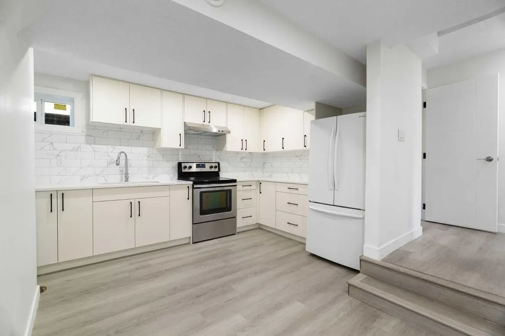 3504 33 Street SE Calgary AB t2b2c2
