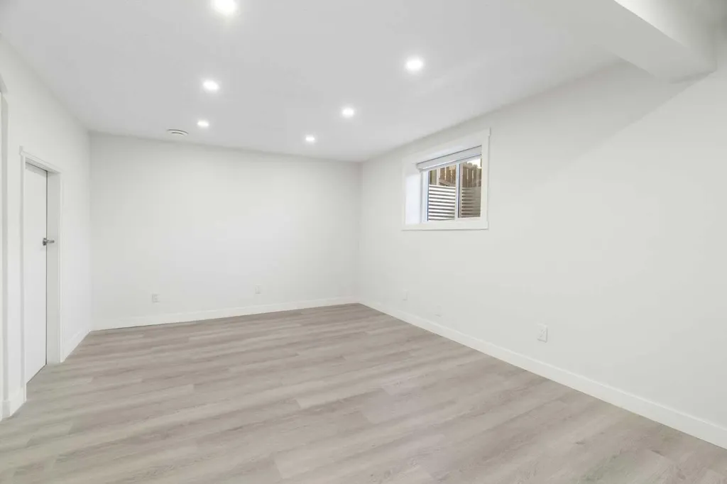 3504 33 Street SE Calgary AB t2b2c2