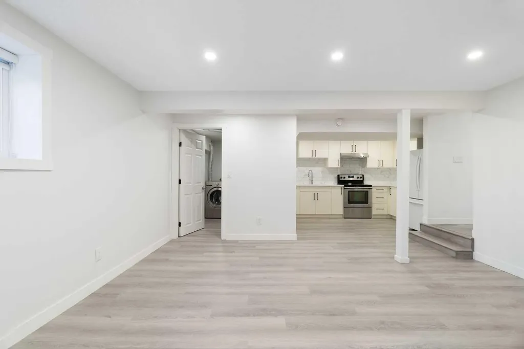 3504 33 Street SE Calgary AB t2b2c2
