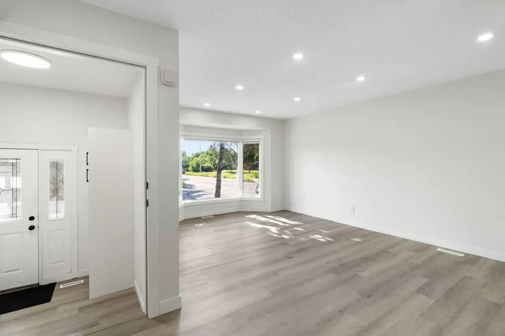 3504 33 Street SE Calgary AB t2b2c2