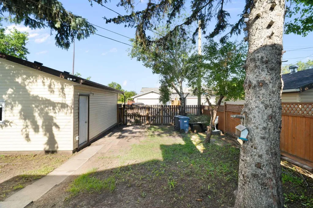 3504 33 Street SE Calgary AB t2b2c2