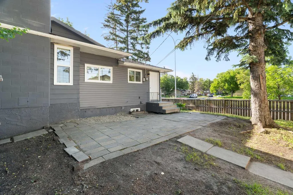 3504 33 Street SE Calgary AB t2b2c2