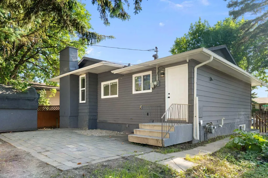 3504 33 Street SE Calgary AB t2b2c2