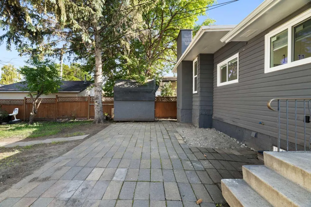 3504 33 Street SE Calgary AB t2b2c2