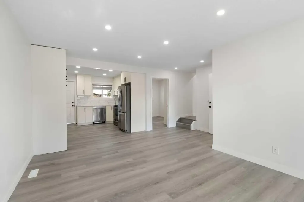 3504 33 Street SE Calgary AB t2b2c2
