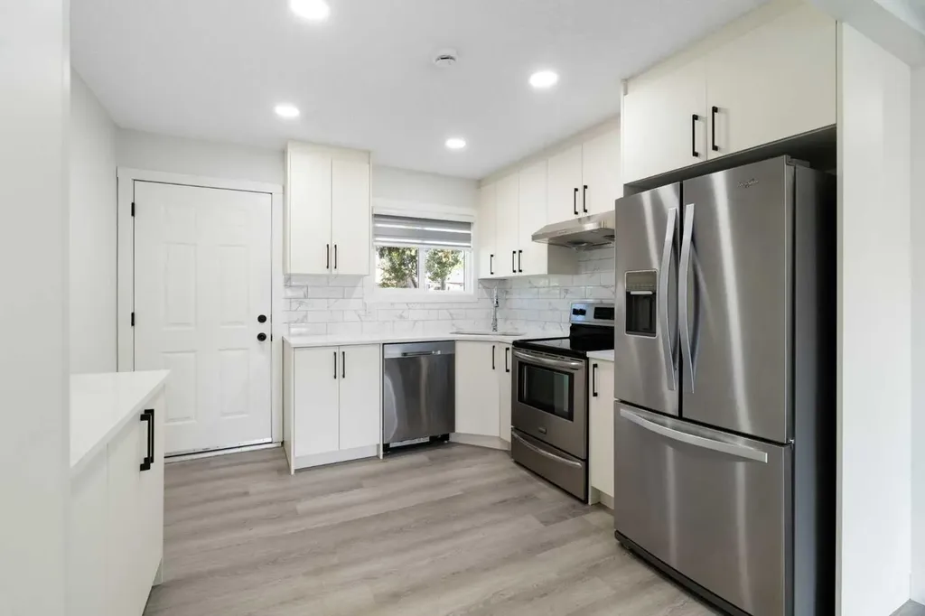 3504 33 Street SE Calgary AB t2b2c2