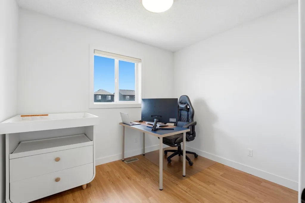 564 Evanston Drive NW Calgary AB T3P 0H4