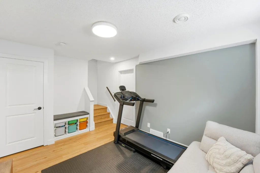564 Evanston Drive NW Calgary AB T3P 0H4