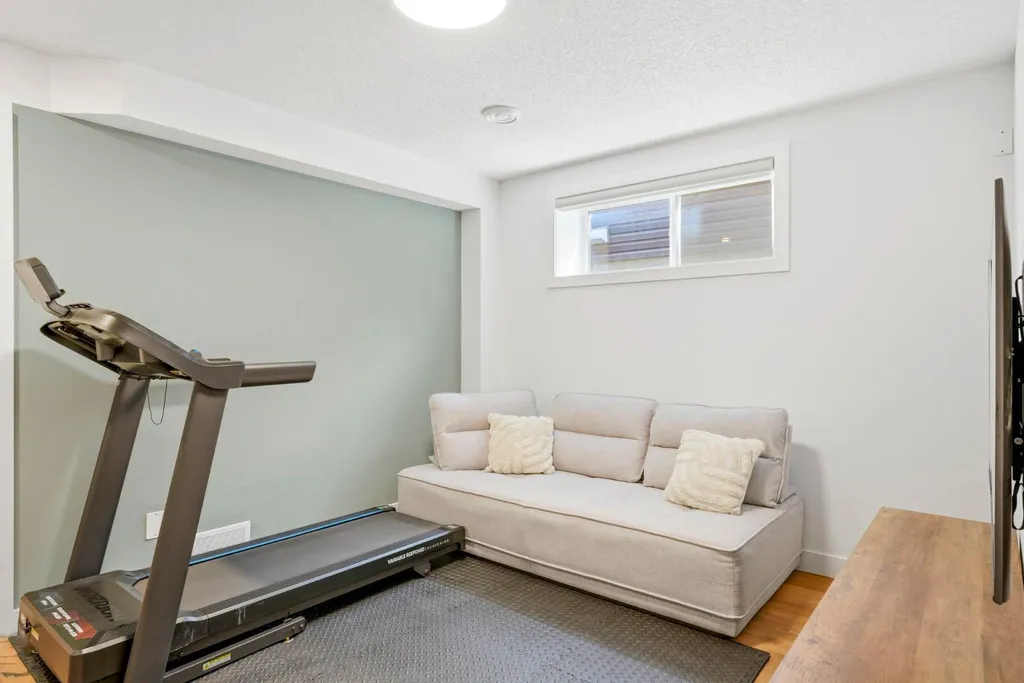 564 Evanston Drive NW Calgary AB T3P 0H4