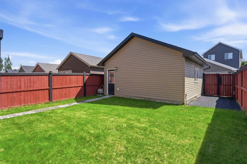 564 Evanston Drive NW Calgary AB T3P 0H4