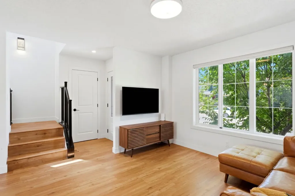 564 Evanston Drive NW Calgary AB T3P 0H4
