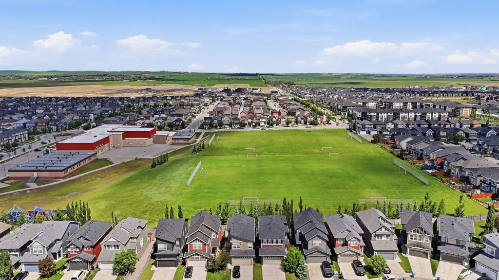 564 Evanston Drive NW Calgary AB T3P 0H4