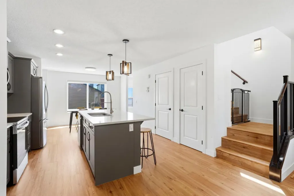 564 Evanston Drive NW Calgary AB T3P 0H4