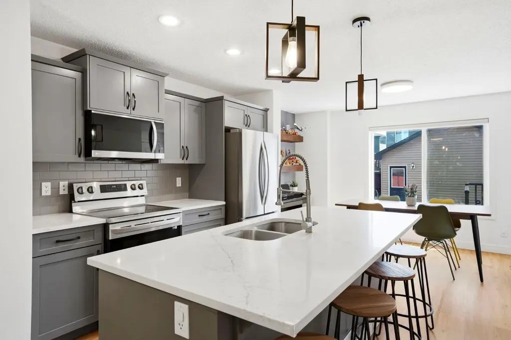 564 Evanston Drive NW Calgary AB T3P 0H4