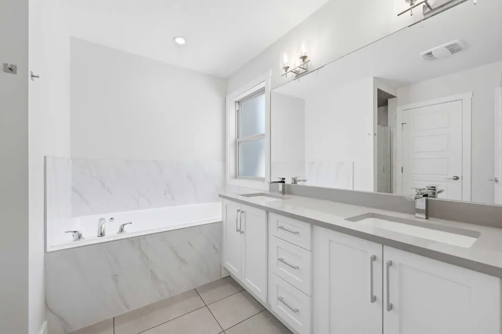 129 Kingsbury Close SE Airdrie AB T4A 0R4