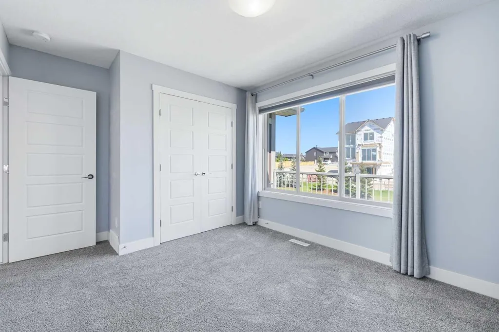 129 Kingsbury Close SE Airdrie AB T4A 0R4