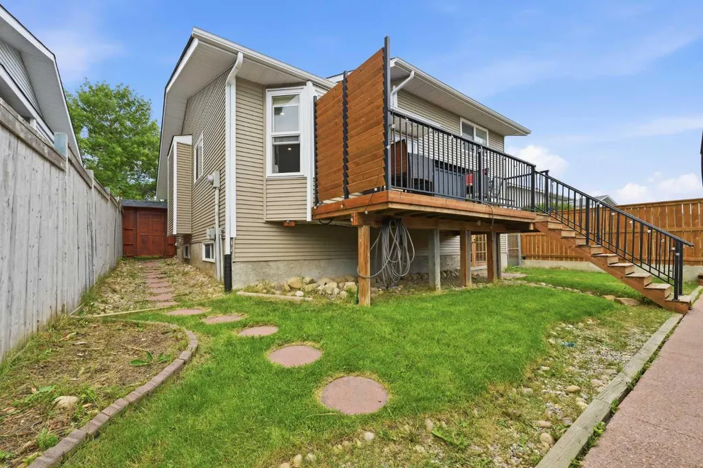 163 Macewan Meadow Way NW Calgary AB T3K 3J1