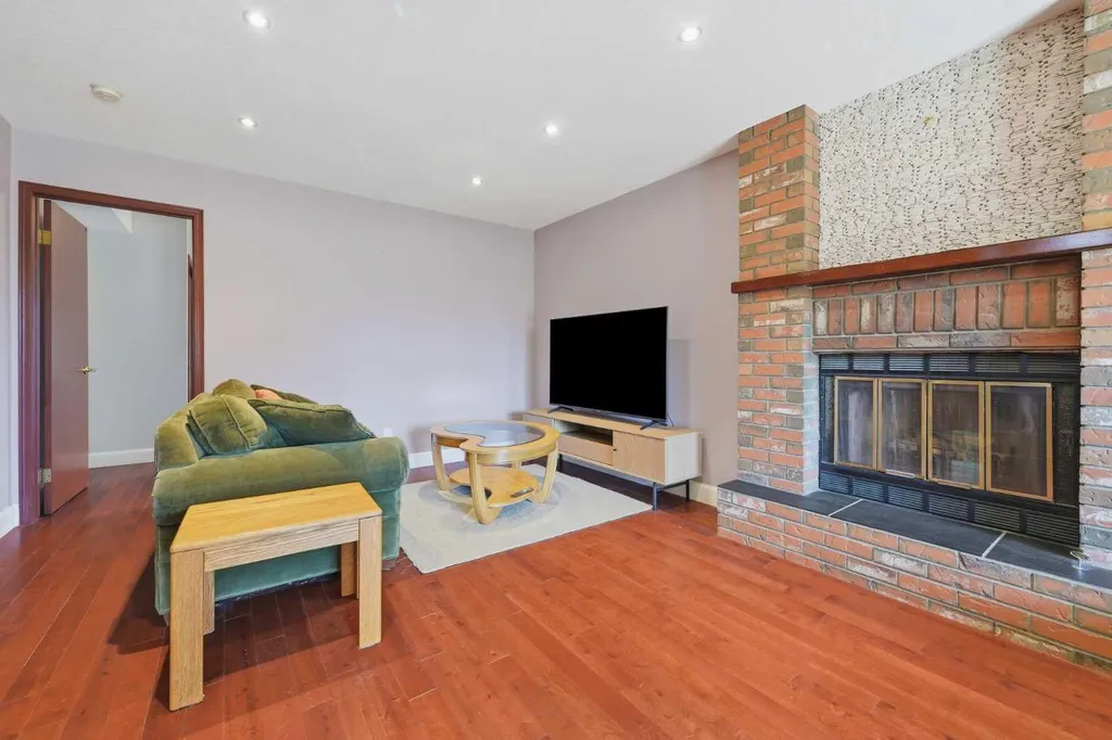 163 Macewan Meadow Way NW Calgary AB T3K 3J1
