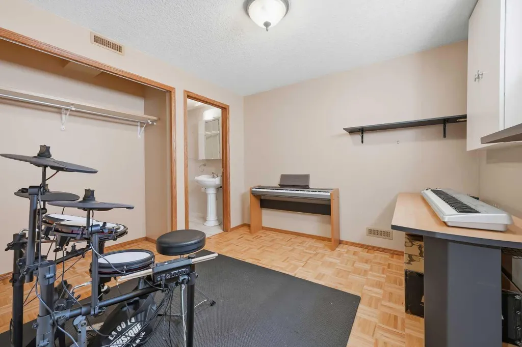163 Macewan Meadow Way NW Calgary AB T3K 3J1