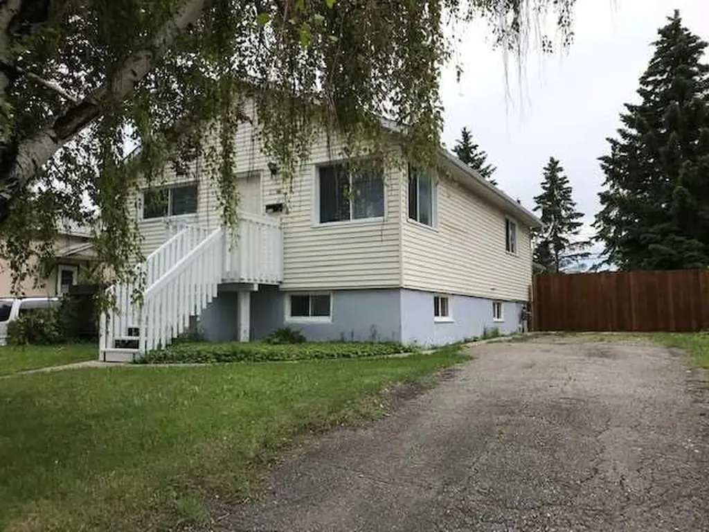 2715 14 Avenue SE Calgary AB T2A 0J7