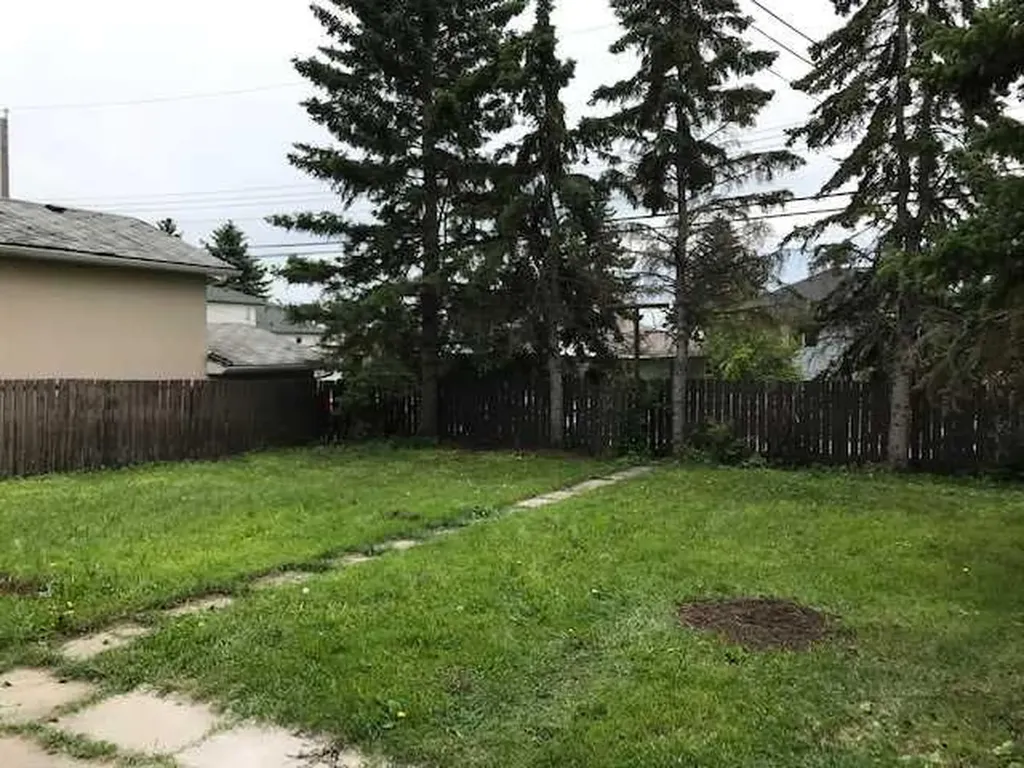 2715 14 Avenue SE Calgary AB T2A 0J7