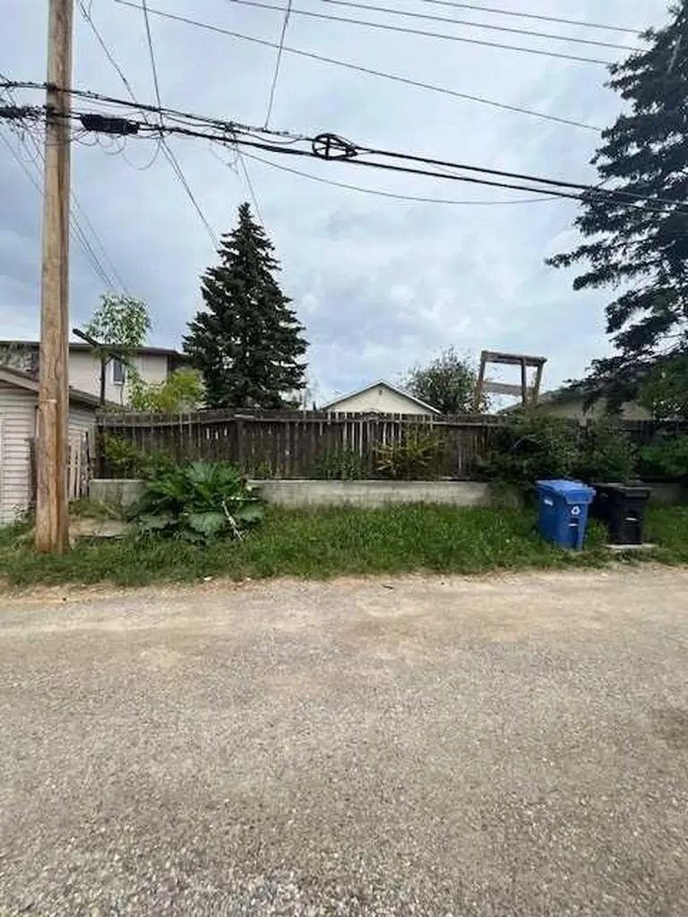 2715 14 Avenue SE Calgary AB T2A 0J7