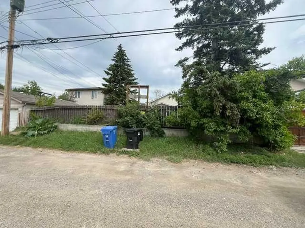 2715 14 Avenue SE Calgary AB T2A 0J7