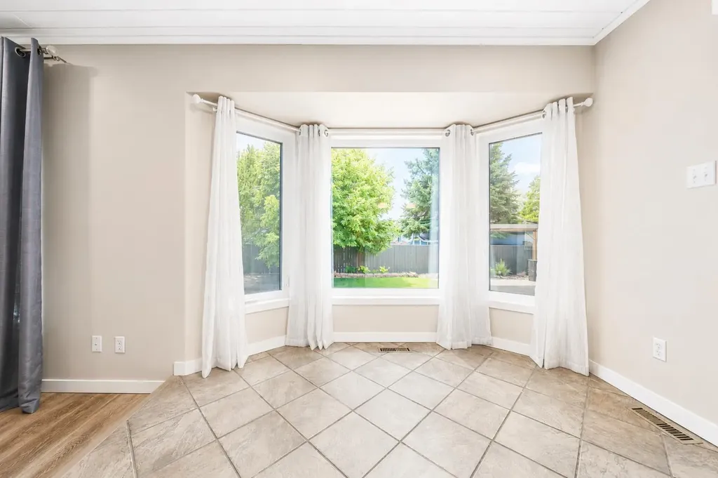 11 Taylor Crescent SE Medicine Hat AB T1B3X5