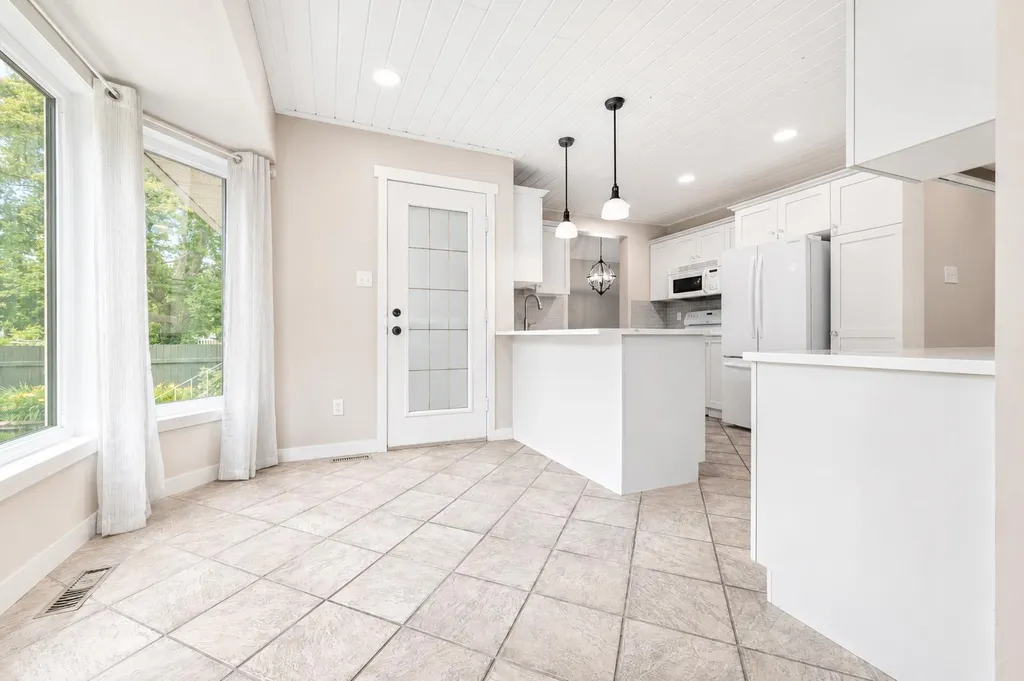 11 Taylor Crescent SE Medicine Hat AB T1B3X5