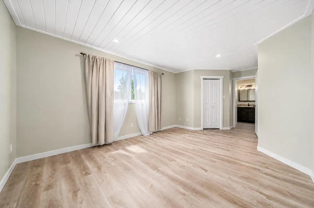 11 Taylor Crescent SE Medicine Hat AB T1B3X5